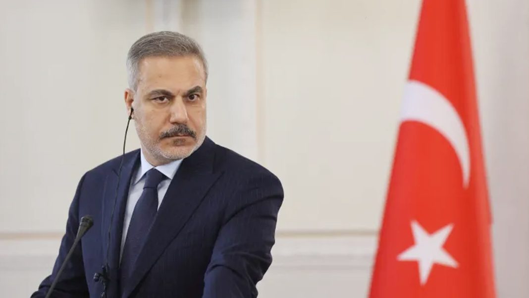 ইসরাইল ইরানের ওপর হামলার সুযোগ খুঁজছে বলে মন্তব্য করেছেন তুরস্কের পররাষ্ট্রমন্ত্রী হাকান ফিদান। ছবি: রয়টার্স