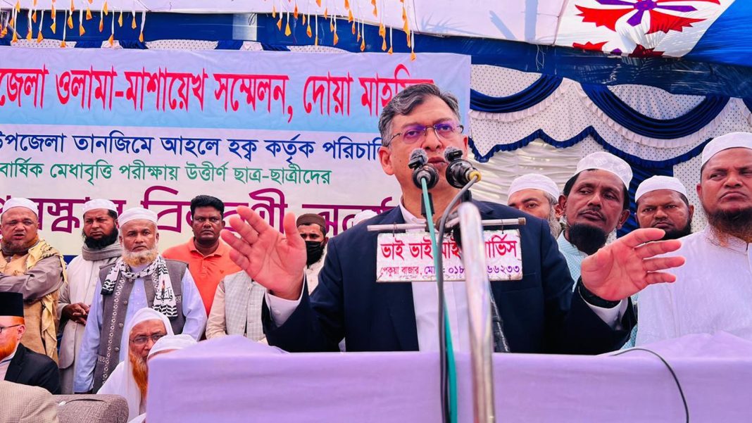 পুরস্কার বিতরণ অনুষ্ঠানে বক্তব্য রাখছেন বিএনপির স্থায়ী কমিটির সদস্য সালাহউদ্দিন আহমদ