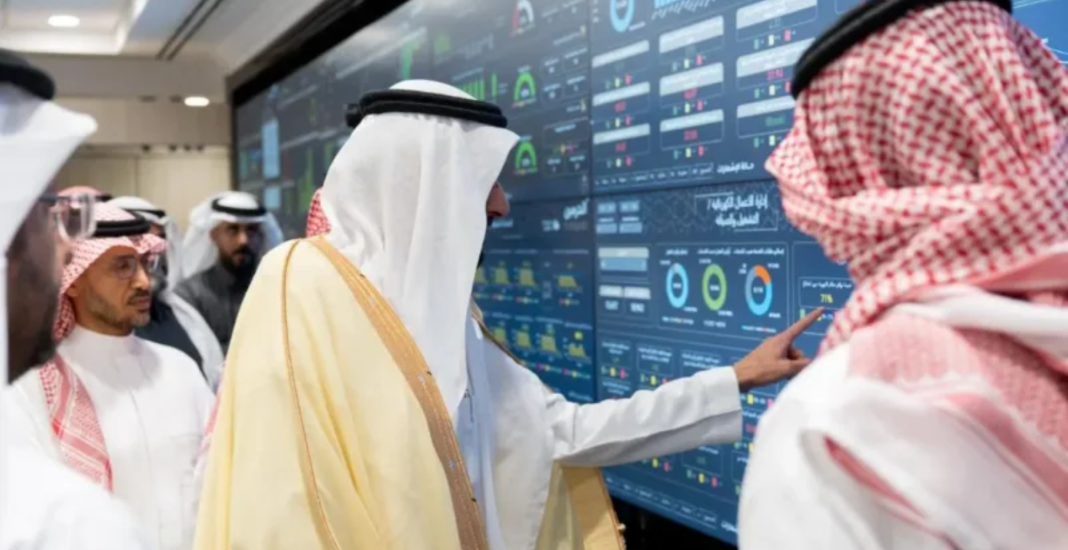 দক্ষ কর্মীদের তত্ত্বাবধানে ৪টি শিফটে এই সেন্টারটি দিন-রাত ২৪ ঘণ্টা চালু থাকবে। ছবি: সংগৃহীত