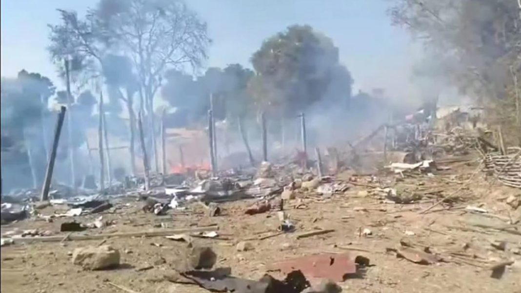 স্থানীয় সময় বৃহস্পতিবার (২২ জানুয়ারি) সন্ধ্যায় কাচিন রাজ্যের ভামো টাউনশিপের কাউং জার গ্রামে একটি দোয়া অনুষ্ঠানে বিমান হামলা চালায় জান্তা বাহিনী।