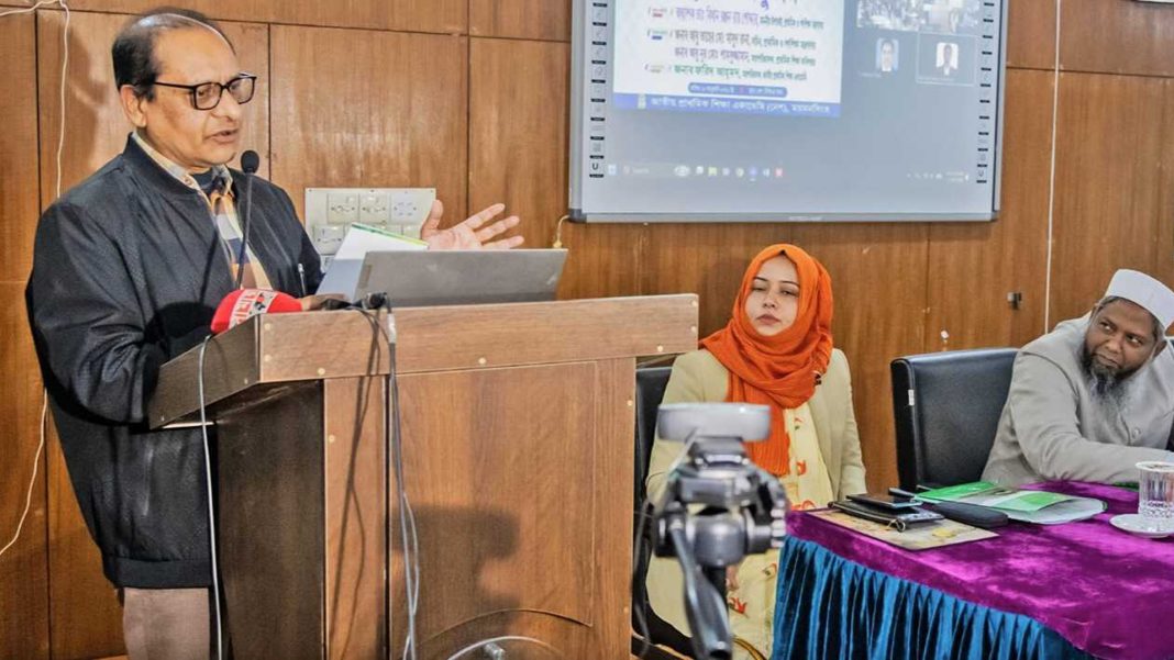 ময়মনসিংহে কথা বলছেন অধ্যাপক ডা. বিধান রঞ্জন রায়