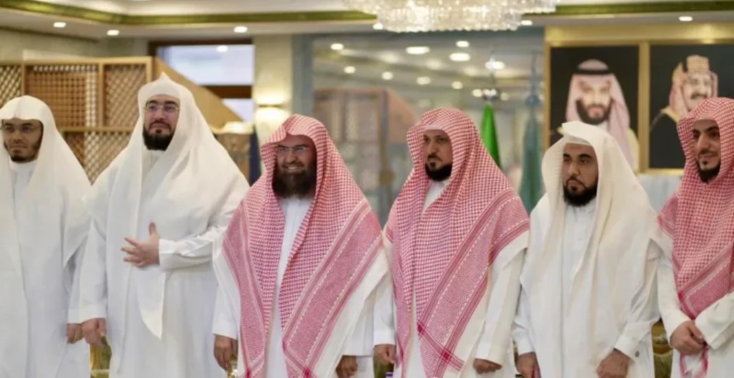 মক্কা ও মদিনার দুই পবিত্র মসজিদের ইমামরা রমজান ২০২৬ সালের প্রস্তুতি নিয়ে বৈঠক করেছেন। ছবি: সংগৃহীত