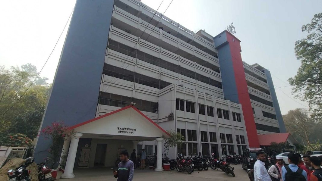 দুদক থেকে প্রাথমিক ভাবে চট্টগ্রাম বিশ্ববিদ্যালয়ে নিয়োগের নথিপত্র যাচাই করা হচ্ছে।