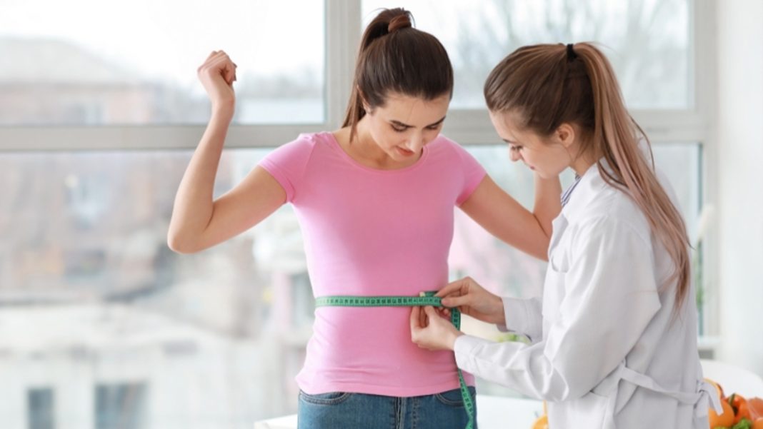 খাবার নিয়ন্ত্রণ ও ব্যায়াম না করেও ওজন নিয়ন্ত্রণে আনা যায়, বলছেন বিশেষজ্ঞরা। ছবি: সংগৃহীত