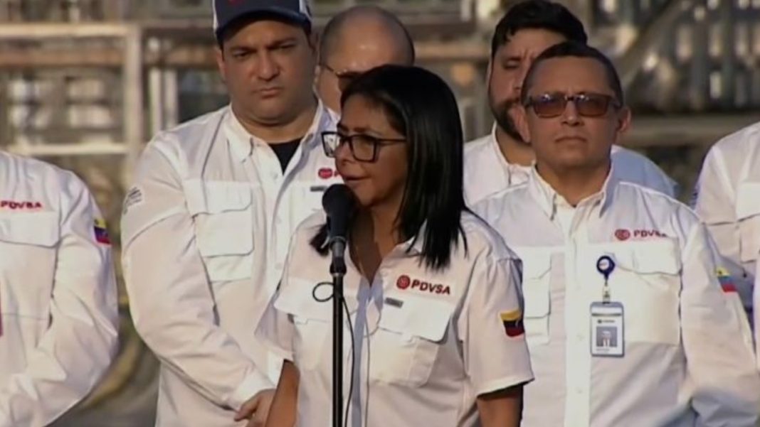 একটি সমাবেশে বক্তব্য রাখছেন ভেনেজুয়েলার ভারপ্রাপ্ত প্রেসিডেন্ট ডেলসি রদ্রিগেজ। ছবি: সংগৃহীত