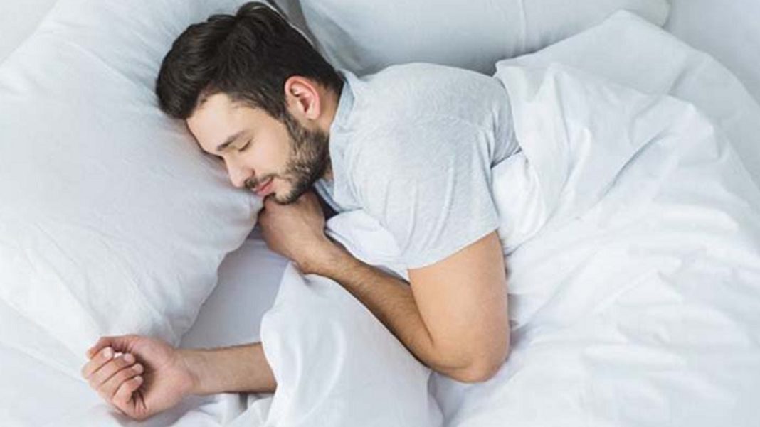 সুস্বাস্থ্যের জন্য অবশ্যই বাম দিকে মুখ করে ঘুমানো উচিত, বলছে চিকিৎসাশাস্ত্র। ছবি: সংগৃহীত