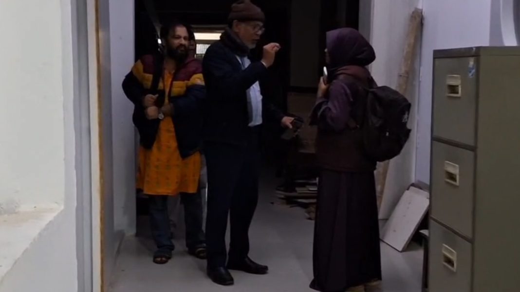 আইন বিভাগের সহকারী অধ্যাপক হাসান মাহমুদ রোমান শুভ (হলুদ পাঞ্জাবী)। ছবি: সংগৃহীত