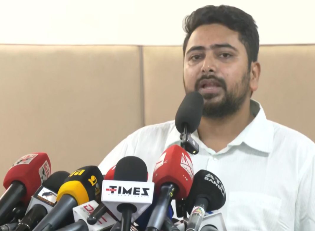 গণভোটে ‘না’ পাস হলে গণঅভ্যুত্থান ব্যর্থ হবে বলে মন্তব্য করেছেন এনসিপির আহ্বায়ক নাহিদ ইসলাম। ফাইল ছবি