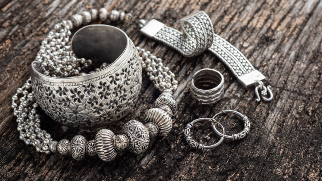 সবশেষ সমন্বয়ে রুপার দাম ভরিতে ২৯১ টাকা বাড়িয়েছে বাজুস। ছবি: সংগৃহীত