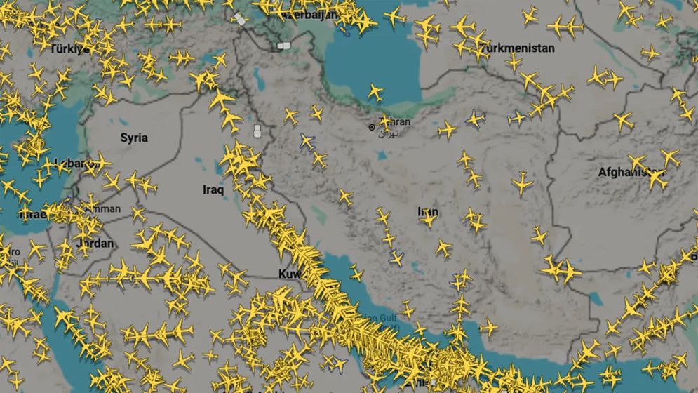 বিমানগুলোকে তেহরানের দিকে প্রবেশ করতে দেখা যাচ্ছে। ছবি: সংগৃহীত