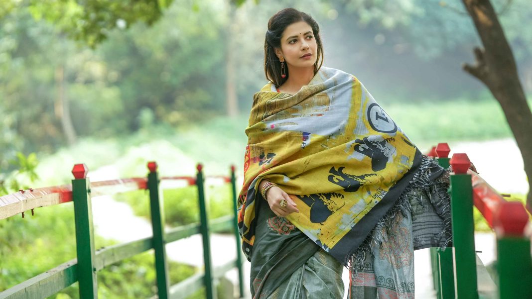 ক্রেতাদের চাহিদার কথা ভেবে ফ্যাশন ডিজাইনাররা চাদর নকশাদার করে তুলছেন। ছবি সৌজন্য