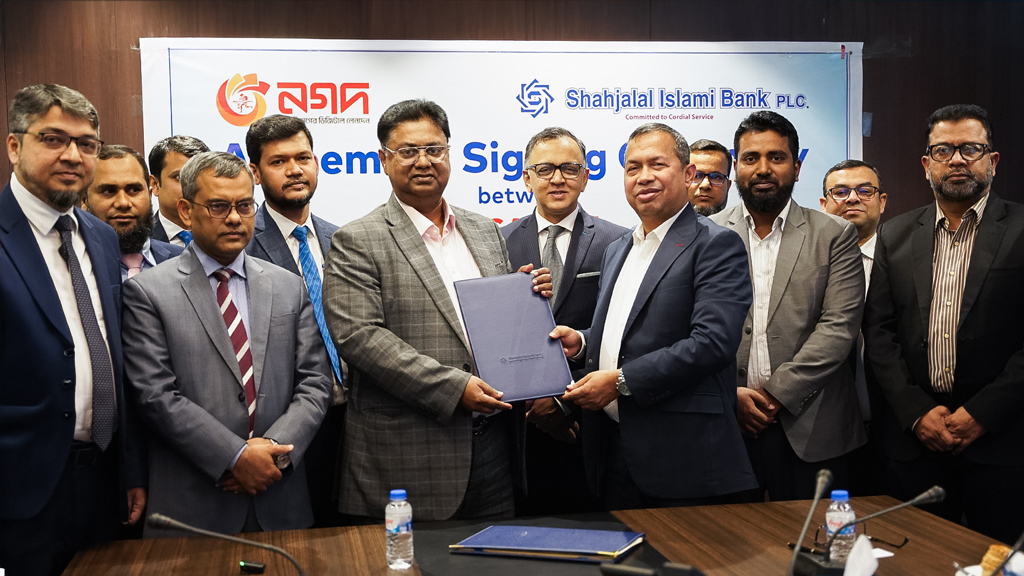 শাহ্জালাল ইসলামী ব্যাংকের পক্ষে নগদ সরাসরি সুবিধাভোগীদের মোবাইল ওয়ালেটে রেমিট্যান্স পৌঁছে দেবে। ছবি: বিজ্ঞপ্তি