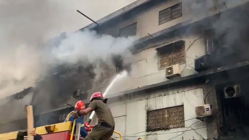 পাকিস্তানে ভয়াবহ অগ্নিকাণ্ড