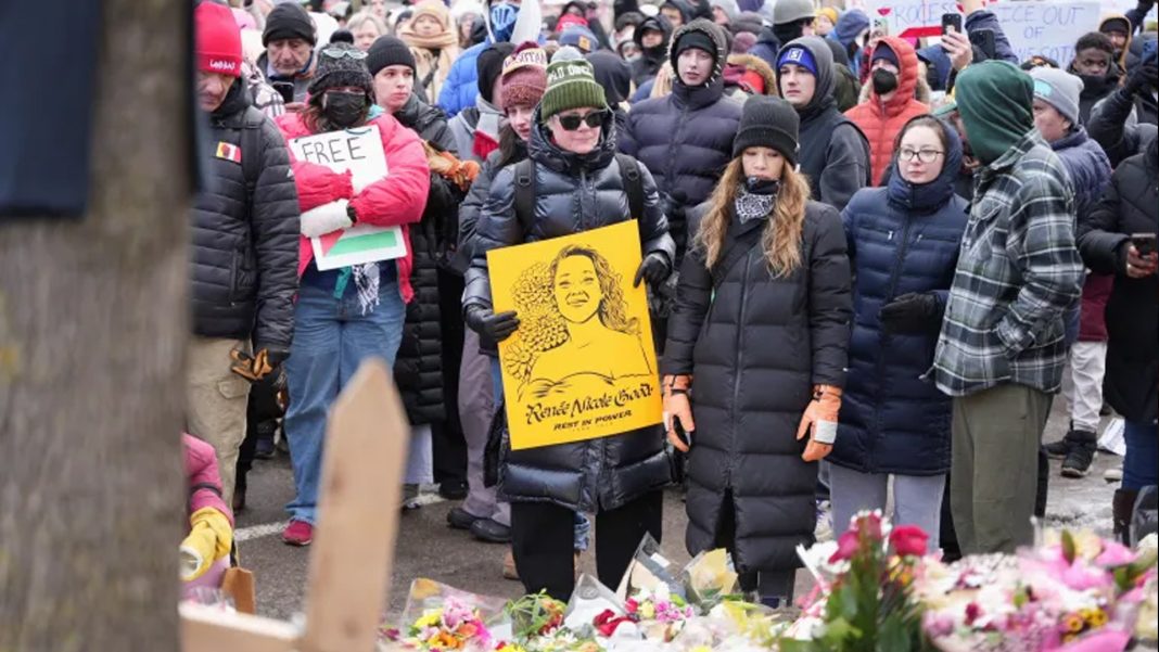 যুক্তরাষ্ট্রের মিনেসোটা রাজ্যের মিনিয়াপোলিসে ইমিগ্রেশন এজেন্টের গুলিতে এক নারী নিহত হওয়ার ঘটনার প্রতিবাদে যুক্তরাষ্ট্রজুড়ে বিক্ষোভ ছড়িয়ে পড়েছে।