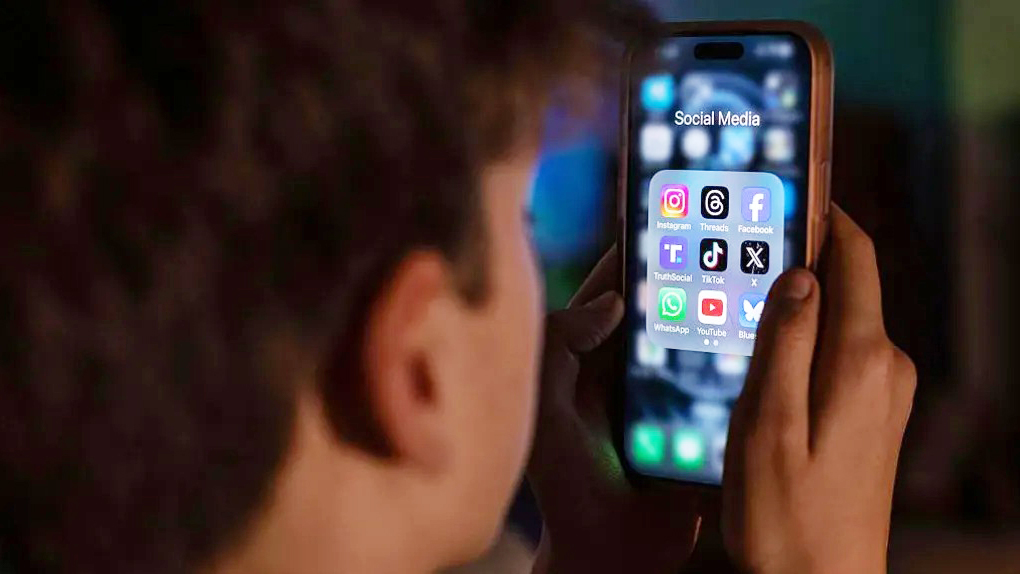 অস্ট্রেলিয়ায় কিশোর-কিশোরীদের জন্য সোশ্যাল মিডিয়া নিষিদ্ধ করা হয়। ছবি: এএফপি