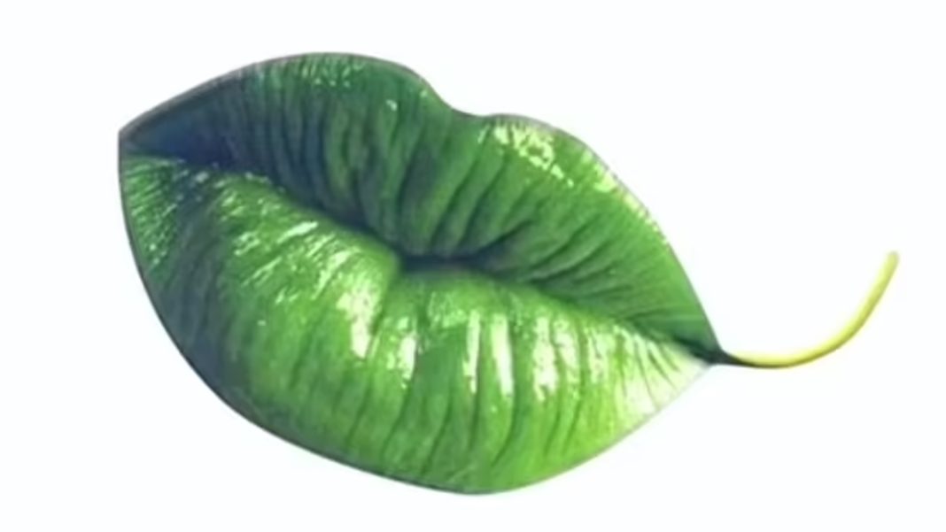 পাতা না কি ঠোঁট?