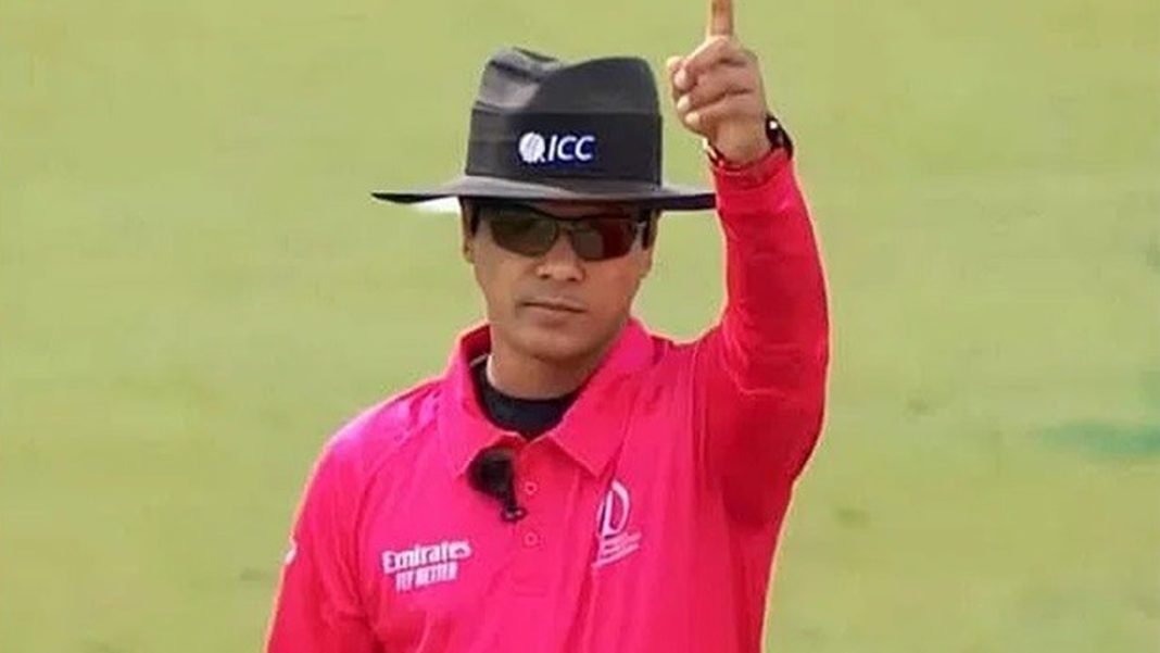 প্রথম ওয়ানডেতে সৈকত তৃতীয় আম্পায়ারের দায়িত্বে। পুরনো ছবি (সংগৃহীত)