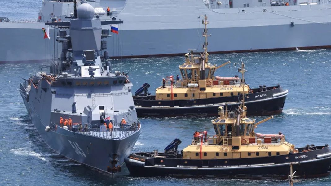 সংশ্লিষ্ট দেশগুলোর নৌবাহিনীর অংশগ্রহণের কেপটাউনের উপকূলে ‘উইল ফর পিস ২০২৬’ নামের এই মহড়া শুরু হয়েছে।