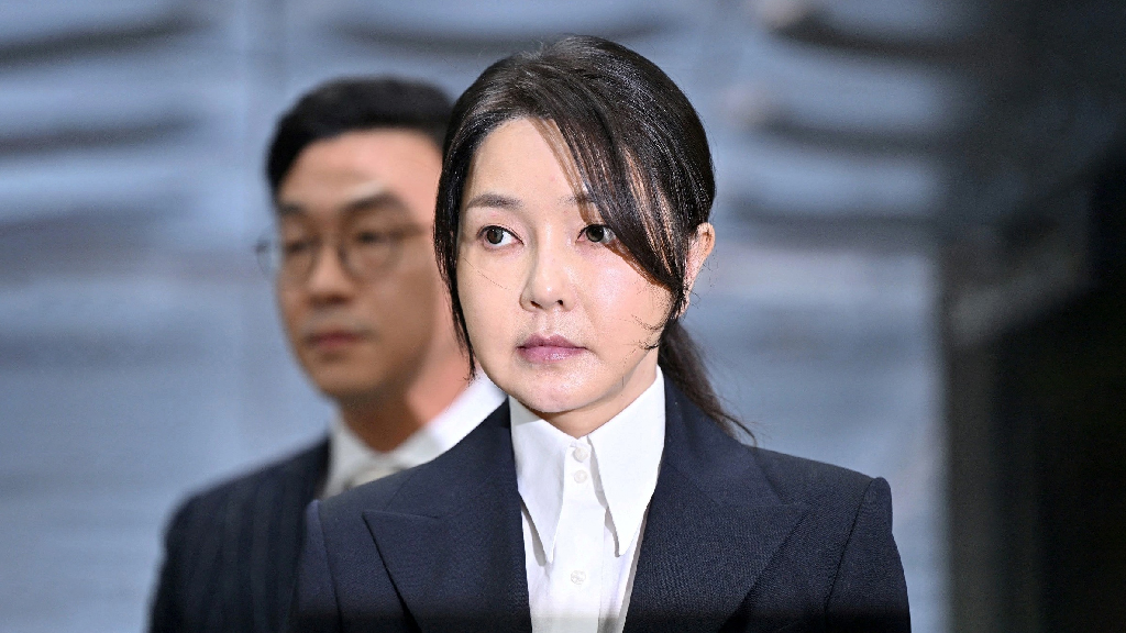 দক্ষিণ কোরিয়ার অভিশংসিত সাবেক প্রেসিডেন্ট ইউন সুক ইওলের স্ত্রী কিম কন হি। ছবি: এএফপি