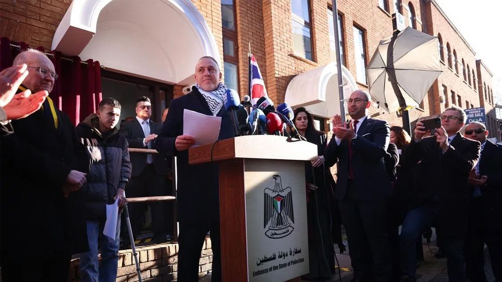 আনুষ্ঠানিকভাবে ফিলিস্তিনের দূতাবাসের উদ্বোধন করেন দেশটির রাষ্ট্রদূত হুসাম জোমলত। ছবি: সংগৃহীত