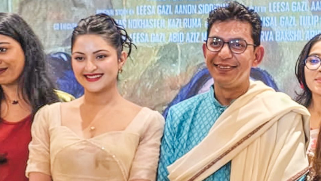 সংবাদ সম্মেলনে ‘শাস্তি’ সিনেমার অভিনয়শিল্পী পরীমণি ও চঞ্চল চৌধুরী।