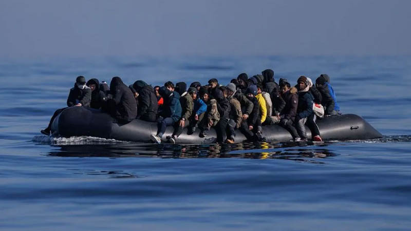 অনিয়মিত উপায়ে পৌঁছানোর শীর্ষে বাংলাদেশিরা
