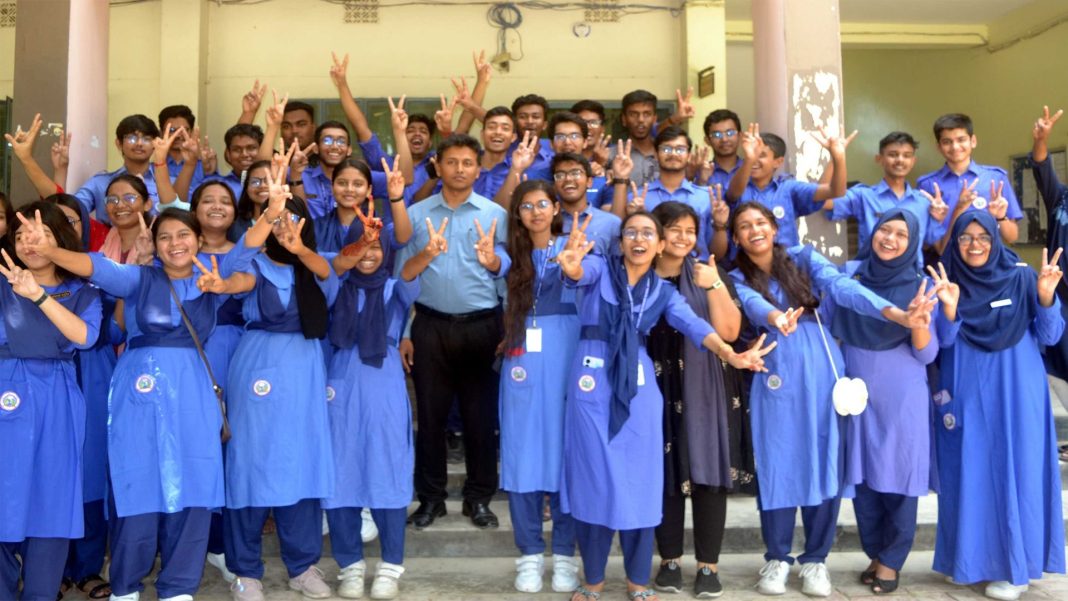 শিক্ষাবৃত্তি প্রাপ্ত শিক্ষার্থীদের আবেদনের সময় বাড়িয়েছে বাংলাদেশ কর্মচারী কল্যাণ বোর্ড। ফাইল ছবি