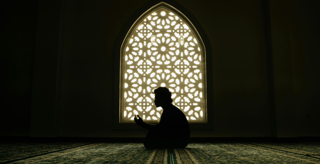 দুনিয়া হলো মুমিনের জন্য কারাগার এবং কাফিরের জন্য জান্নাত। ছবি: সংগৃহীত