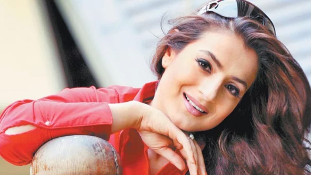 আমিশা প্যাটেলের বিরুদ্ধে গ্রেফতারি পরোয়ানা জারি। ছবি: সংগৃহীত