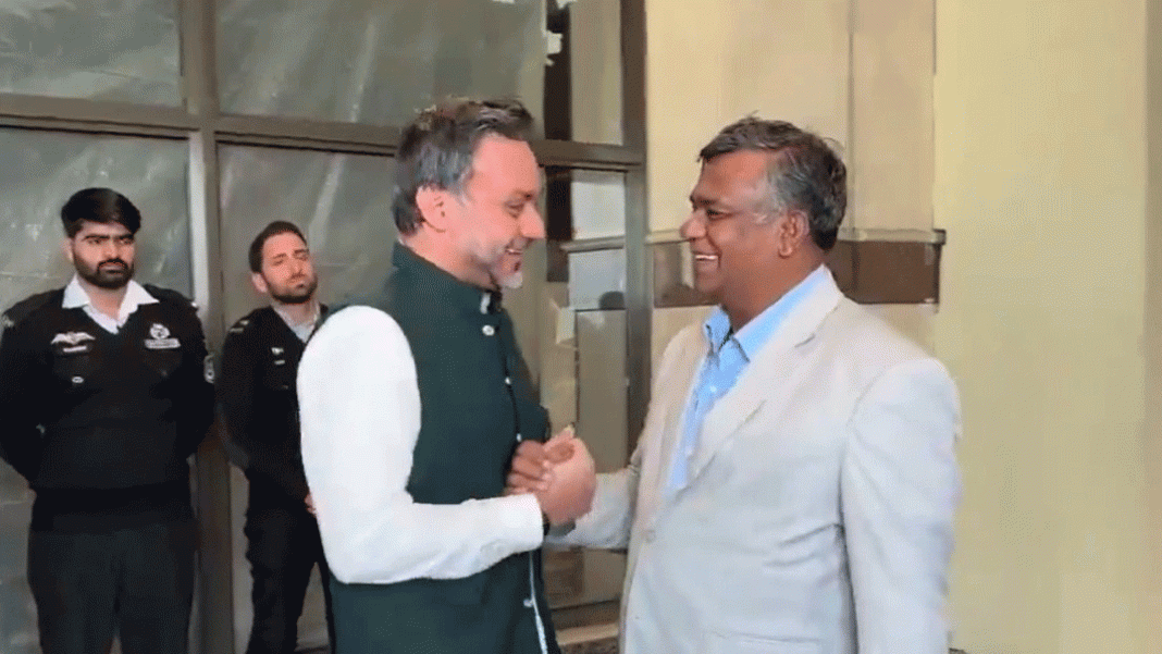 জরুরি বৈঠকে লাহোর গেছেন আমিনুল ইসলাম বুলবুল (ডানে)। ছবি: সংগৃহীত