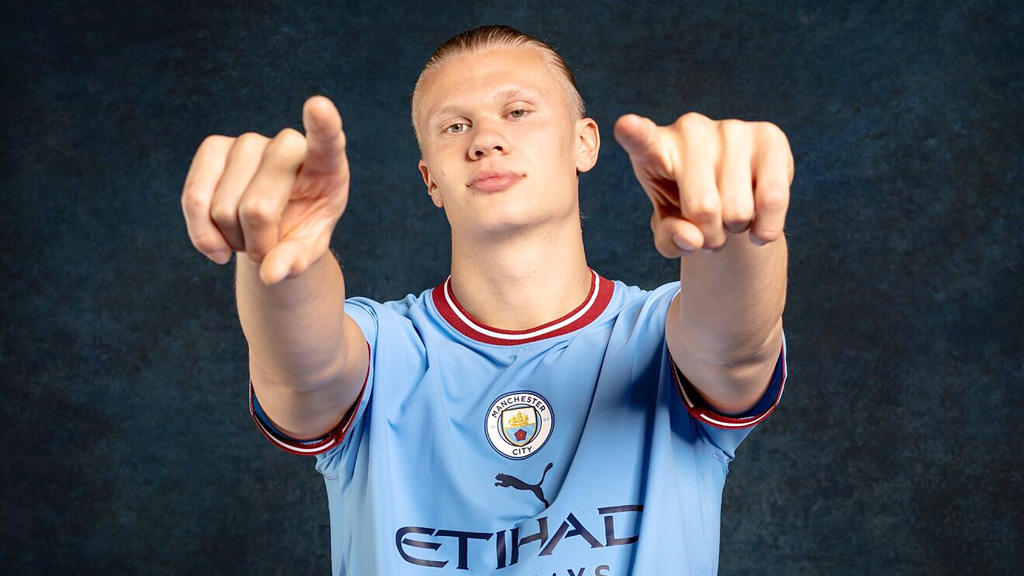 গোল বাতিলের পর রাগ ঝেরেছেন আর্লিং হালান্ড। ছবি: এএফপি